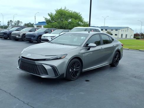 Used 2025 Toyota Camry SE w/ Multimedia Upgrade Package FWD image 7