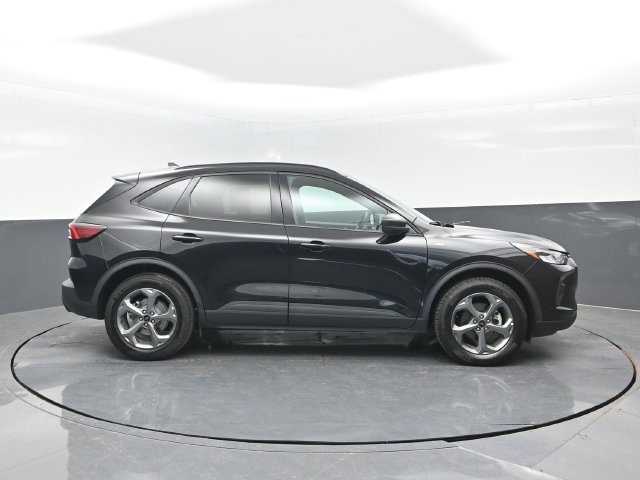 Certified 2025 Ford Escape ST-Line AWD/4WD image 3