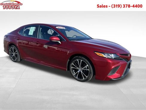 Certified 2018 Toyota Camry SE image 9