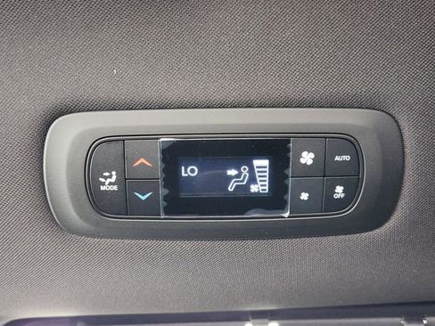 New 2026 Chrysler Pacifica Select image 22