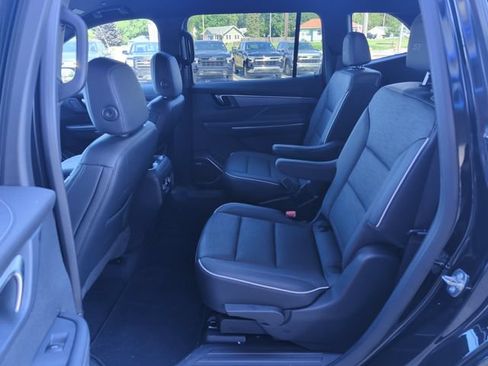 Used 2025 Buick Enclave Sport Touring AWD/4WD image 23