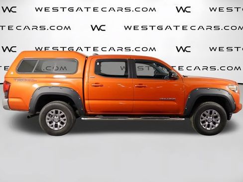 Used 2018 Toyota Tacoma SR5 RWD image 42