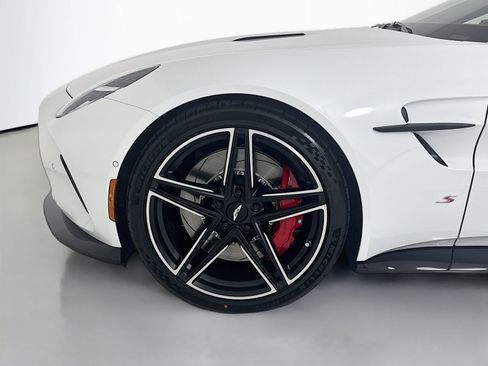 Used 2026 Aston Martin V8 Vantage S RWD image 9