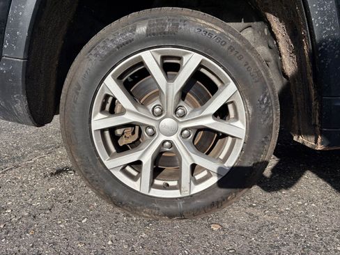 Used 2023 Jeep Grand Cherokee L Limited image 31