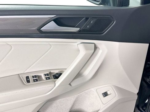 Used 2022 Volkswagen Tiguan SE R-Line image 17