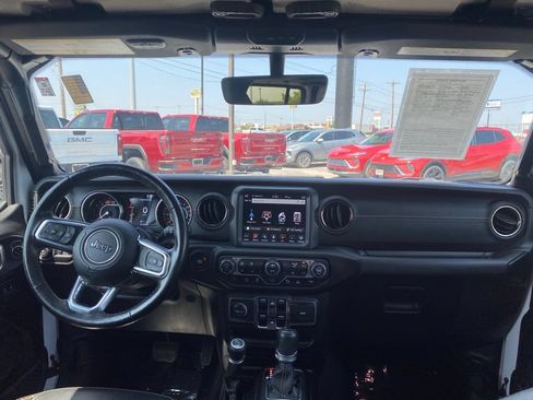 Used 2021 Jeep Wrangler Unlimited Sahara AWD/4WD image 15