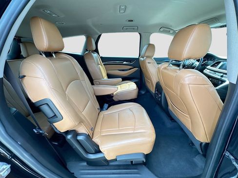 Used 2018 Buick Enclave Essence FWD image 35