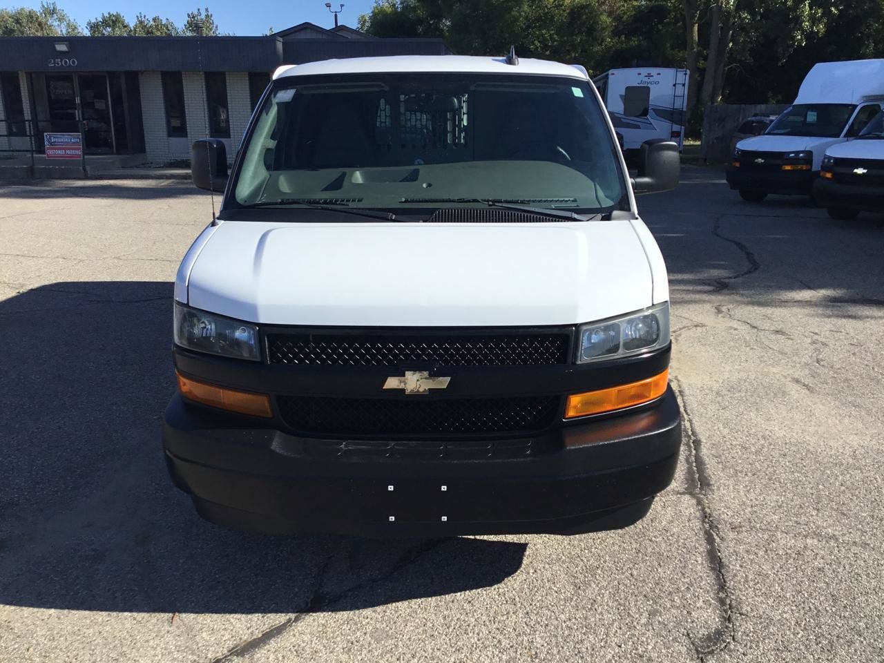 Used 2020 Chevrolet Express 2500 RWD image 2