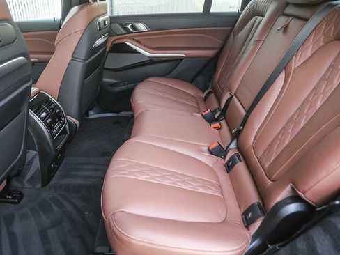 Used 2026 BMW X7 M60i image 15