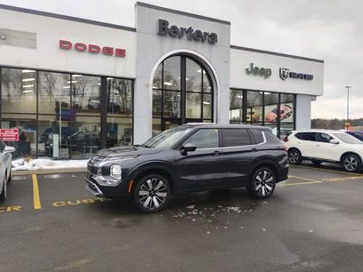 Used 2025 Mitsubishi Outlander SE