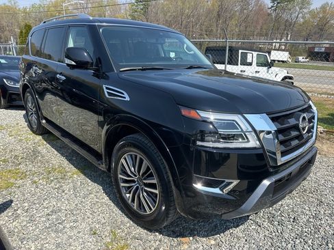 Used 2024 Nissan Armada SL image 2