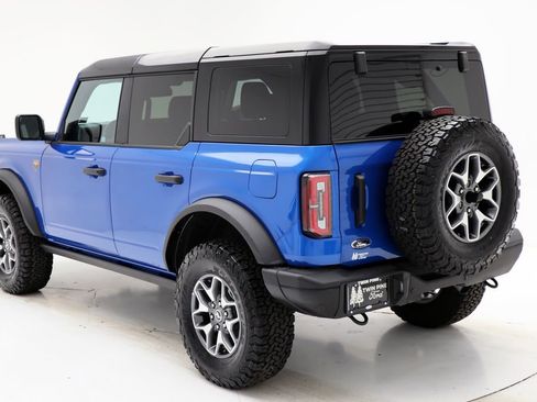 Used 2025 Ford Bronco Badlands image 6