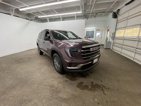 Used 2025 GMC Acadia Elevation image 8