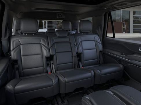 New 2025 Lincoln Navigator Reserve w/ Jet Appearance Package AWD/4WD image 11