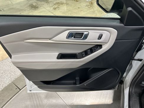 New 2026 Ford Explorer Active w/ Active Comfort Package image 12