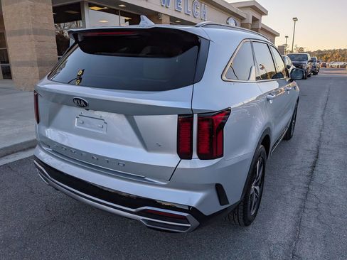 Used 2021 Kia Sorento S w/ Panoramic Sunroof Package image 4