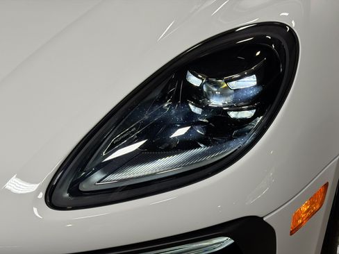 Certified 2026 Porsche Macan AWD/4WD image 10