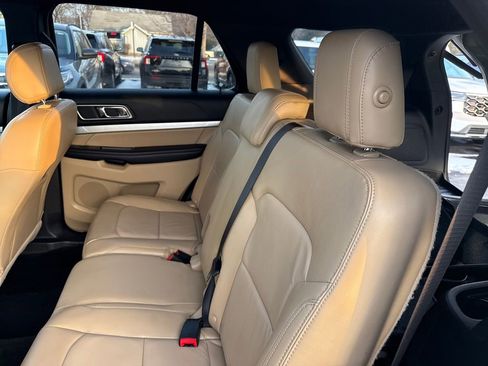 Used 2017 Ford Explorer XLT w/ Equipment Group 202A image 14