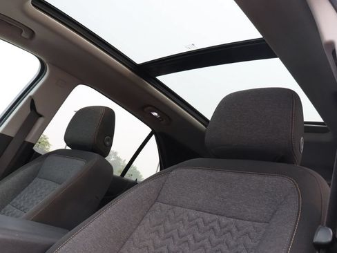 Used 2022 Chevrolet Equinox LT FWD image 2