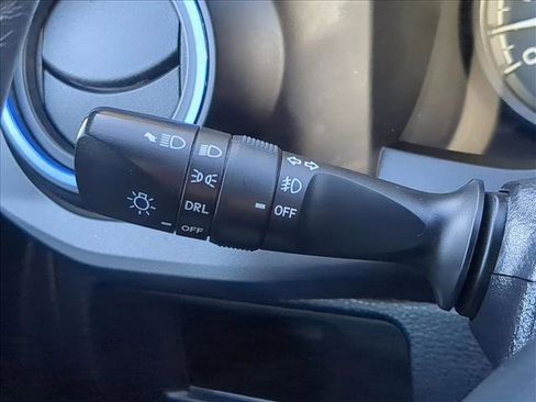 Used 2017 Toyota Tacoma TRD Sport w/ Tow Package (A/T) image 15