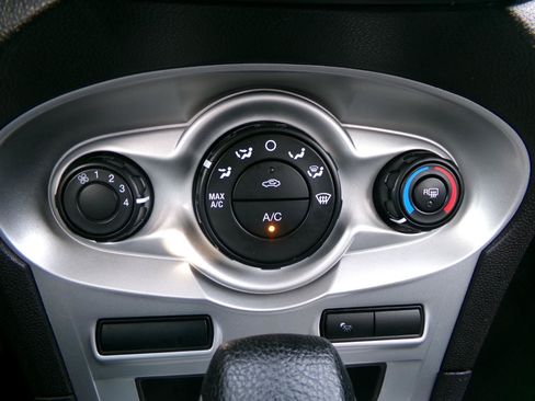 Used 2014 Ford Fiesta SE FWD image 15