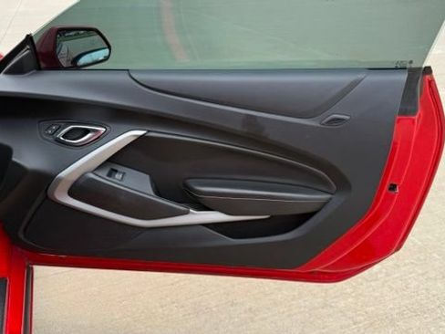 Used 2017 Chevrolet Camaro LT RWD image 21