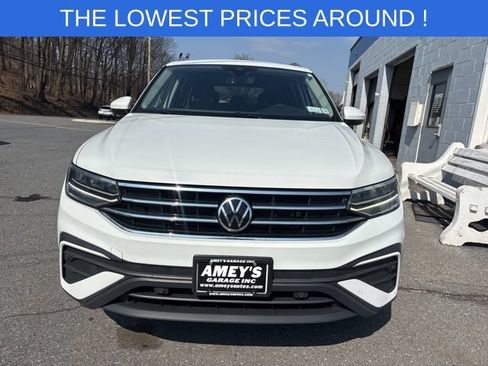 Used 2022 Volkswagen Tiguan SE AWD/4WD image 2
