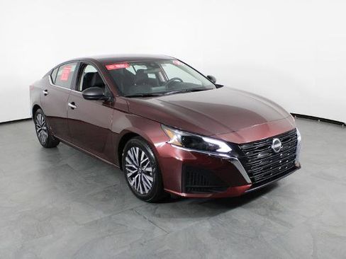 Certified 2025 Nissan Altima 2.5 SV image 14