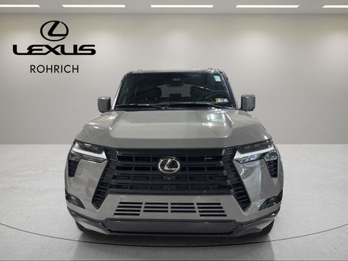 Used 2025 Lexus GX 550 w/ Accessory Package (2T) AWD/4WD image 2
