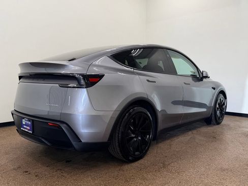 Used 2026 Tesla Model Y AWD image 7