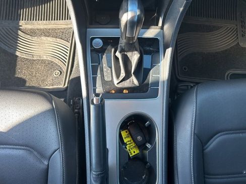 Used 2022 Volkswagen Passat 2.0T SE image 15