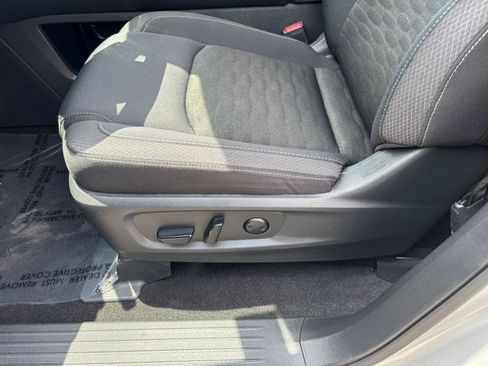 Used 2025 Nissan Pathfinder SV FWD image 23