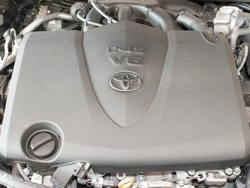 Used 2019 Toyota Camry XSE FWD image 4