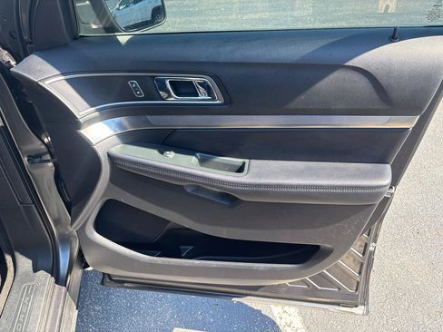 Used 2018 Ford Explorer XLT w/ Equipment Group 202A AWD/4WD image 32