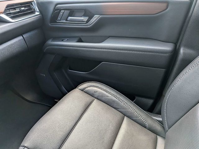Used 2025 GMC Yukon XL Denali AWD/4WD image 18