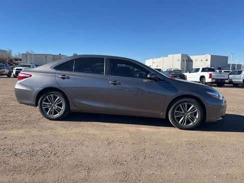Used 2015 Toyota Camry SE image 6
