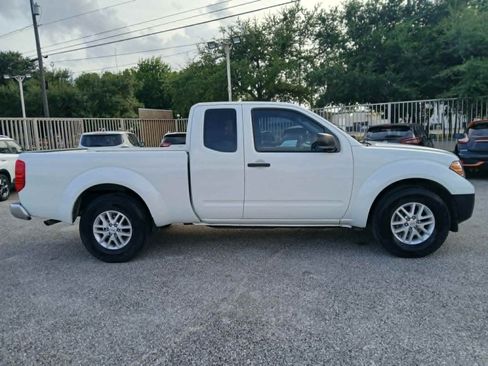 Used 2018 Nissan Frontier SV RWD image 6
