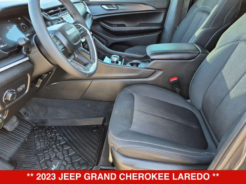 Used 2023 Jeep Grand Cherokee Laredo RWD image 16