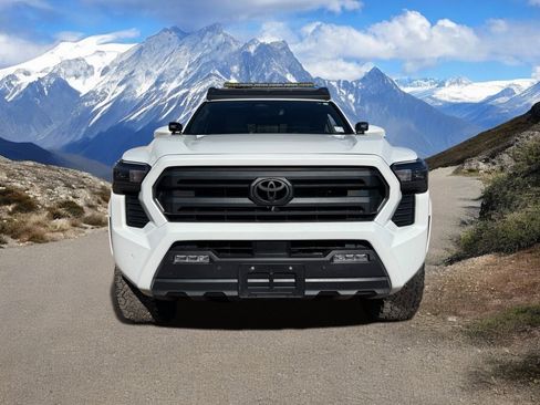 Used 2024 Toyota Tacoma SR5 image 8