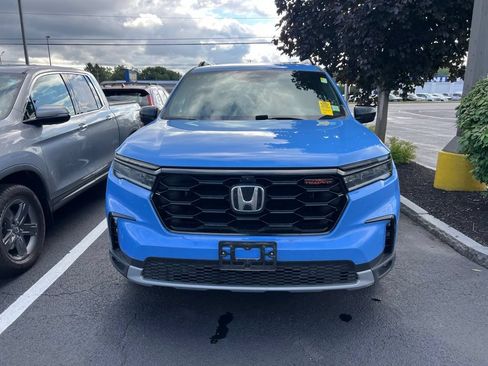 Used 2025 Honda Pilot TrailSport image 2