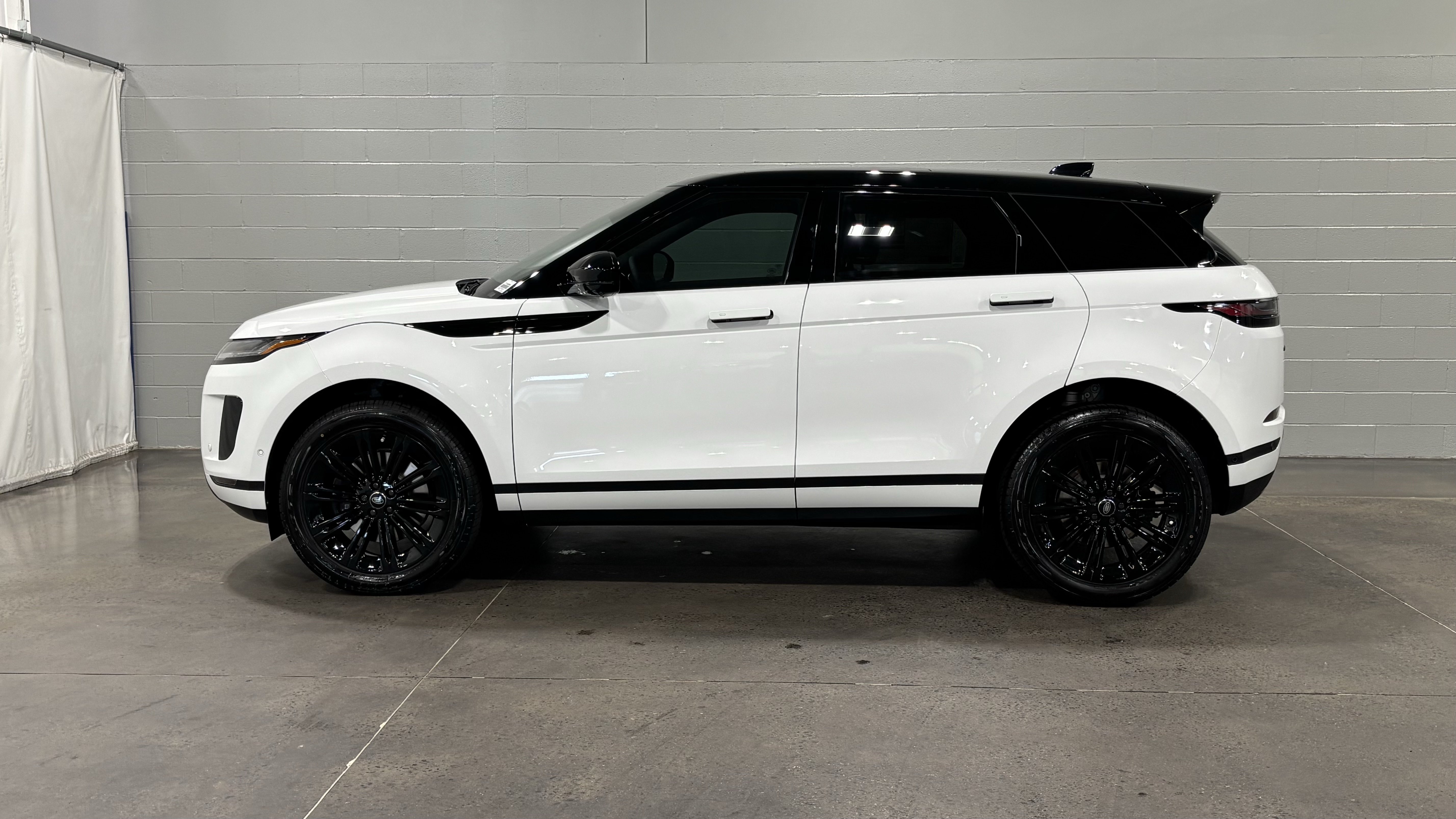 New 2026 Land Rover Range Rover Evoque S AWD/4WD image 7