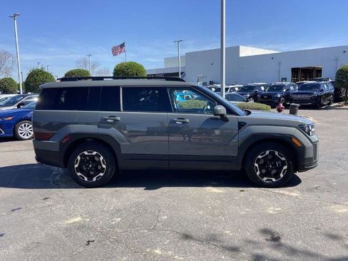 Used 2025 Hyundai Santa Fe SEL image 2