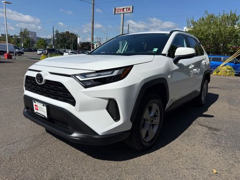 Certified 2025 Toyota RAV4 XLE AWD/4WD image 4
