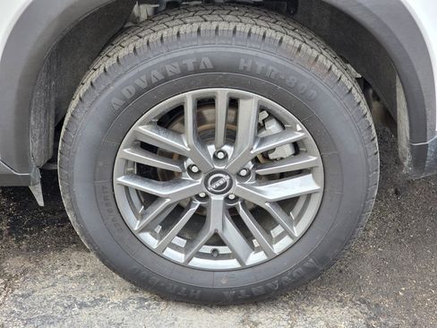 Used 2024 Nissan Rogue S image 11