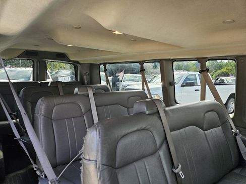 Used 2020 Chevrolet Express 3500 LS RWD image 23