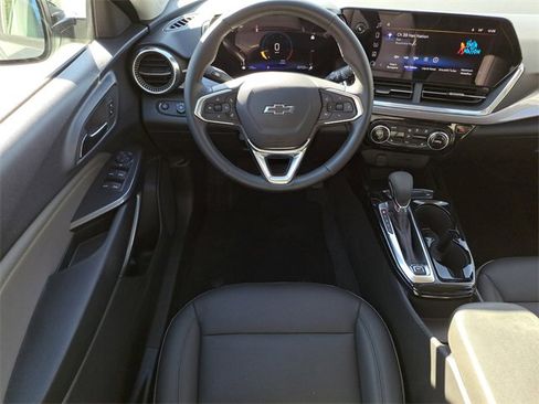 Used 2025 Chevrolet Trax ACTIV w/ Driver Confidence Package image 11