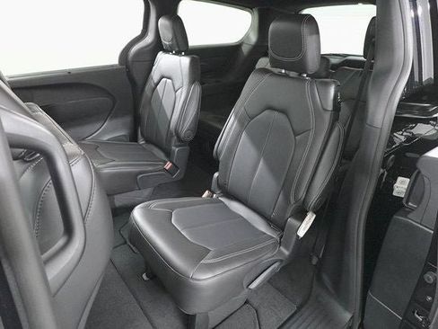 New 2026 Chrysler Pacifica Select image 25