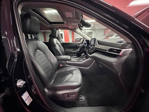 Certified 2022 Toyota Highlander XLE image 14
