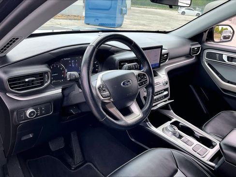 Used 2022 Ford Explorer XLT w/ Equipment Group 202A image 17