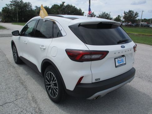 Certified 2023 Ford Escape SE image 5